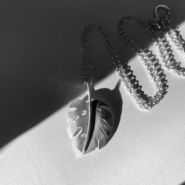 Delicosa leaf pendant | medium