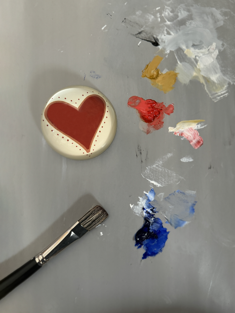 Big-heart-glass-paperweight-palette