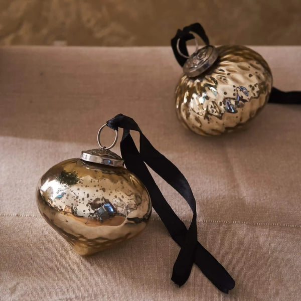 Antique-Gold-Onion-Christmas-Baubles-i1v_1000x
