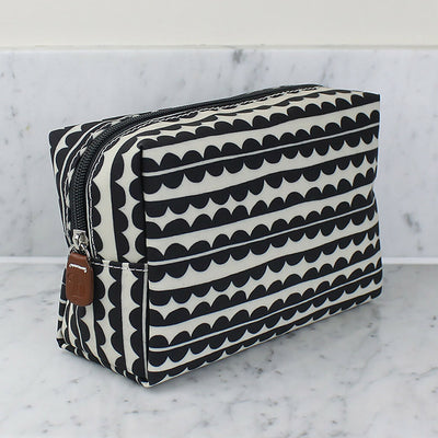 Scallop Tall Wash Bag in Black and White