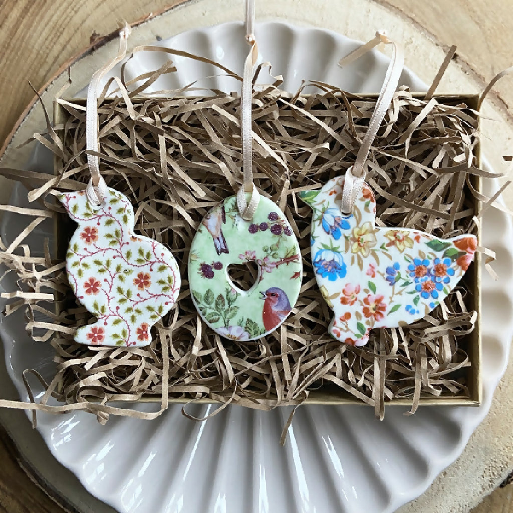 A Set Of 3 Porcelain Easter Decorations