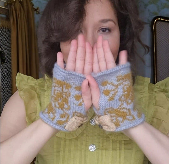 Vintage inspired bow gloves
