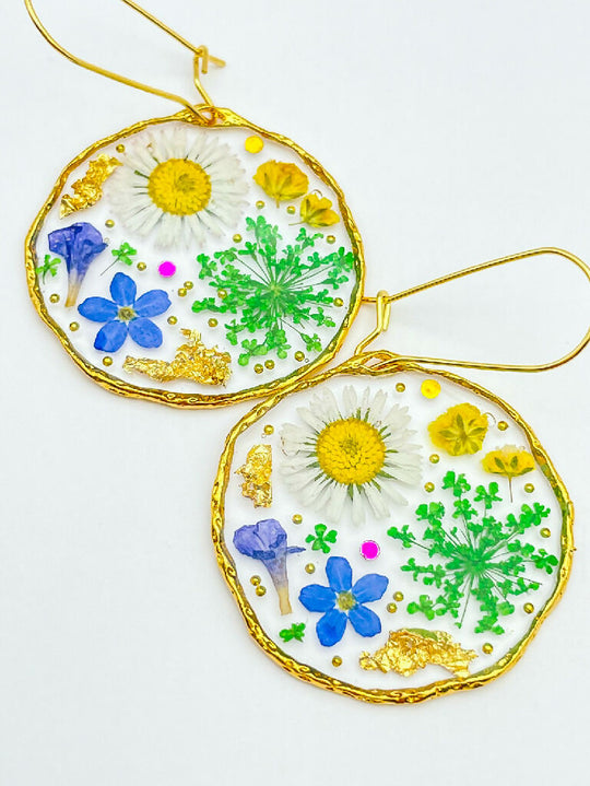 Statement earrings with daisy, forget-me-not and lavender flowers