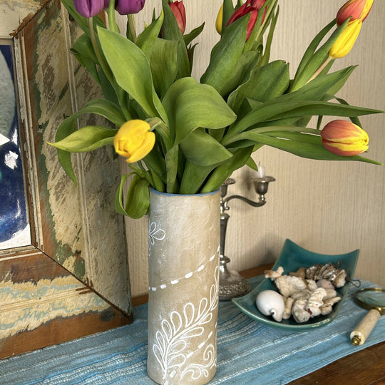 Fresh Lines Simple Vase - Botanical design