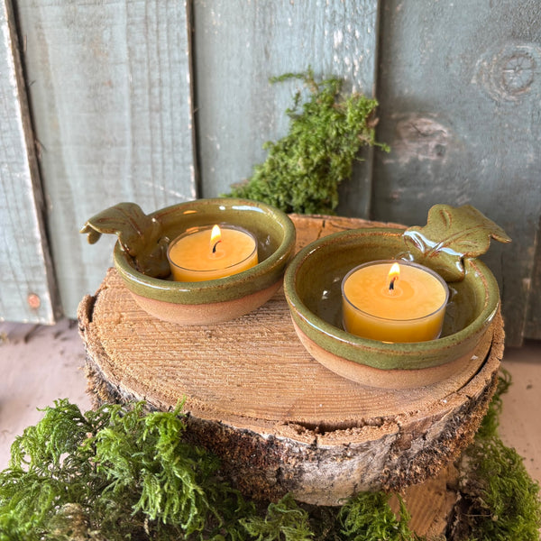 T-light holder dish with oak leaf handle