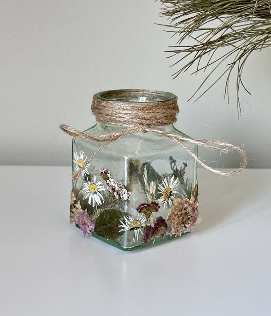 Cute Rustic Country Style Cottage Core Pressed Flower Glass jar