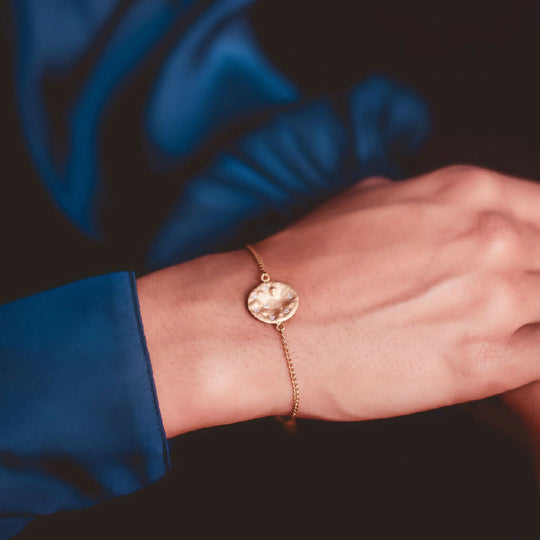 Bracelet in 9k Yellow Gold with Big Disc and Diamonds