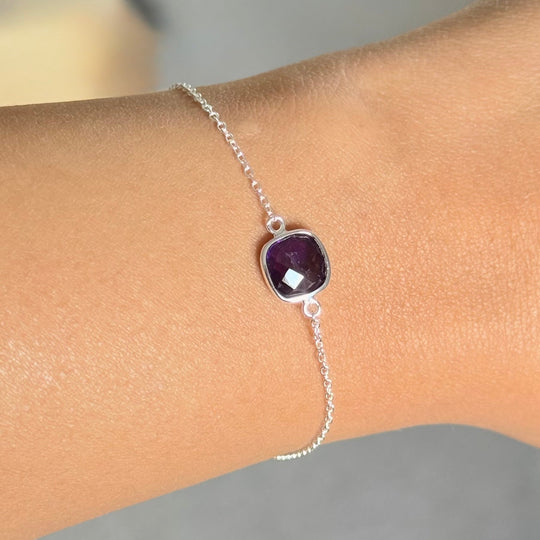 Minimal Adjustable Bracelet in Sterling Silver with a Square-Shaped Amethyst Gemstone