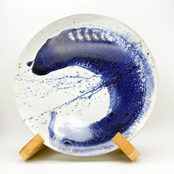 Blue tide dinner plate front