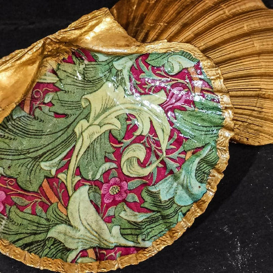 MORRIS GRANVILLE DECOUPAGED SCALLOP SHELL DISH
