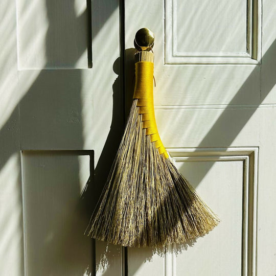Hens Wing Handbroom