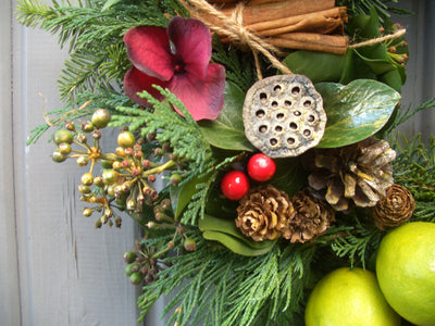 cl-christmas-traditional - fresh-front-door-wreath-2024-2