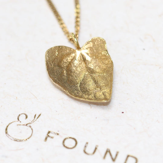 9ct Gold Ivy Leaf Pendant