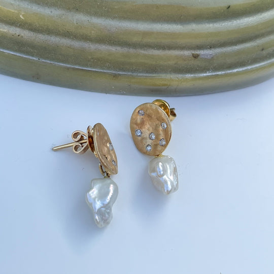 Earrings in 9k Yellow Gold with White Pearl Drop and Diamonds