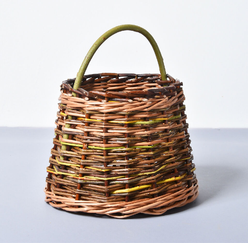 Berry Picking Basket in Mixed Willows