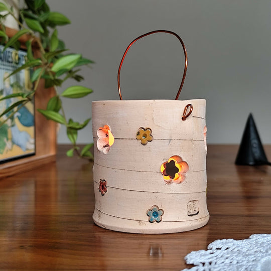 Threaded Colourful Daisies Tealight Holder