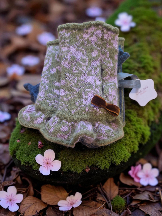 Fingerless floral woollen vintage-inspired gloves