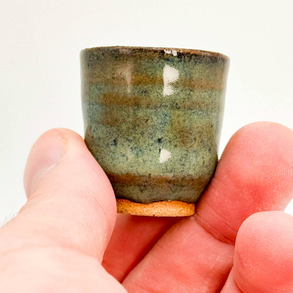 Mini vase blue rutile 1 hold