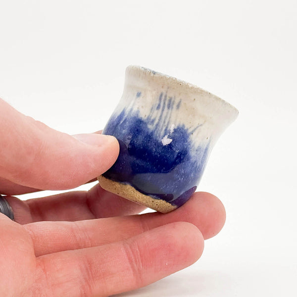 Mini vase cobalt brush up hold