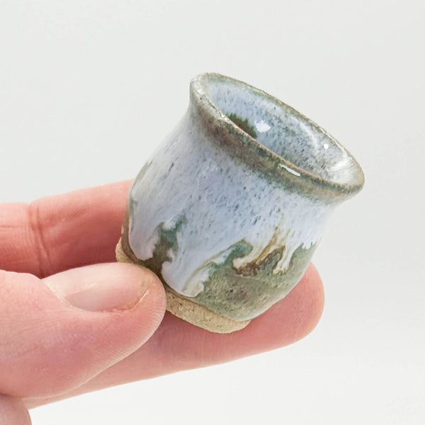 Mini vase stout hold