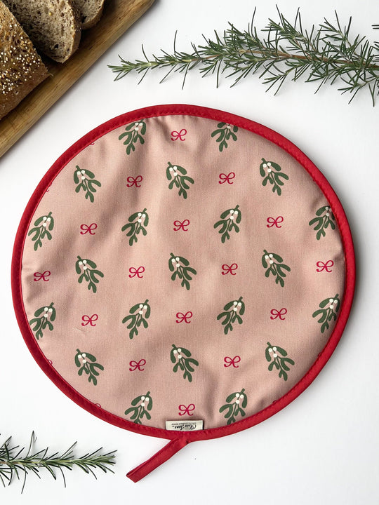 AGA Cover - 'Mistle Kiss'