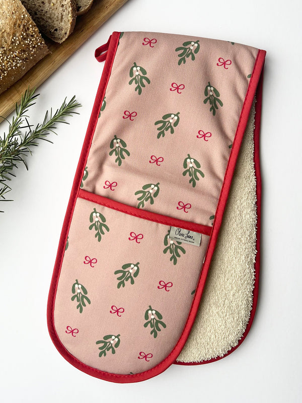 Double Oven Glove - 'Mistle Kiss'
