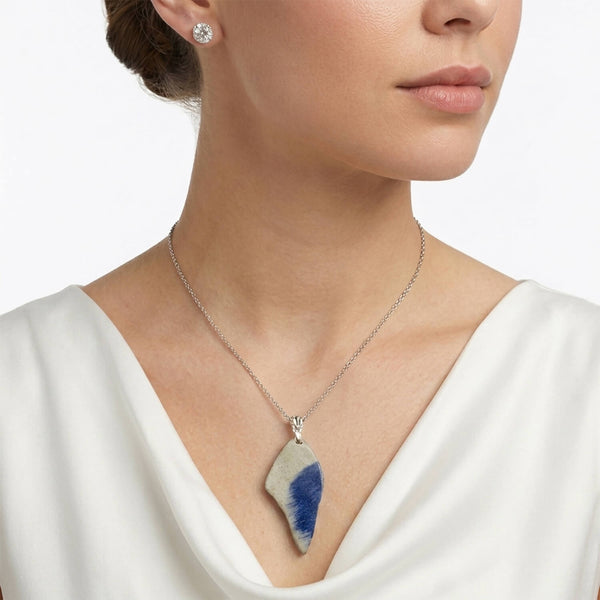 Neckless 4 silver blue tide large on model