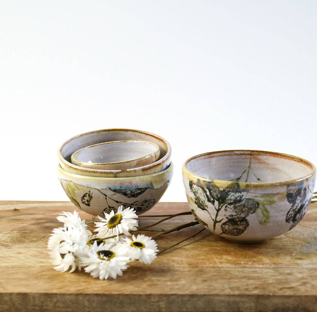 Stoneware Bowls in Leaf Design