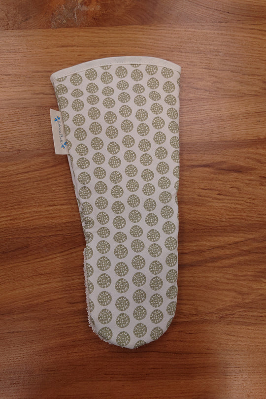 Organic Gauntlet Oven Glove - Machair Clock Moss Green