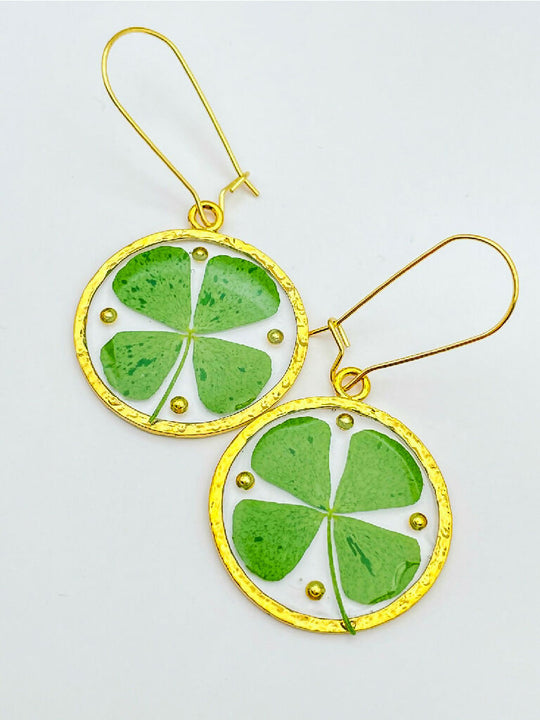 Good luck earrings with four-leaf clovers in medium size