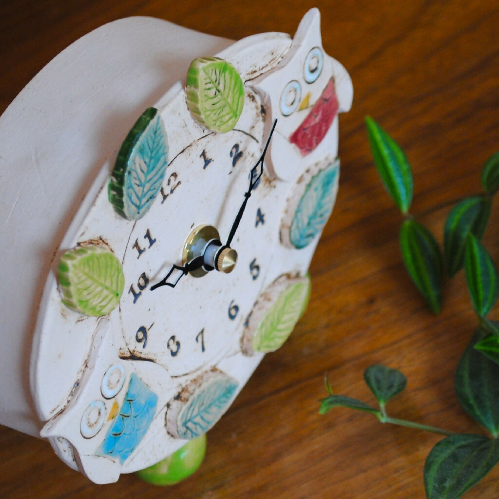 Small Pebble Feet Clock With Owls And Leaves