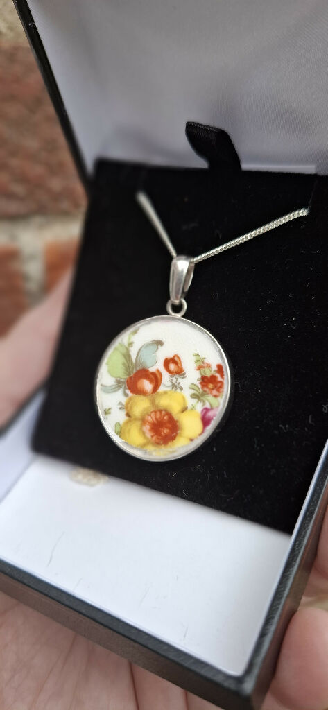 Daffodil broken china pendant