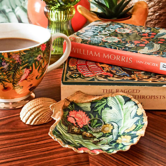 MORRIS DECOUPAGED SCALLOP SHELL DISH