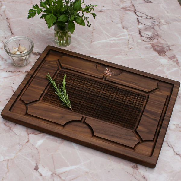 Reversible Carving Board With Spikes