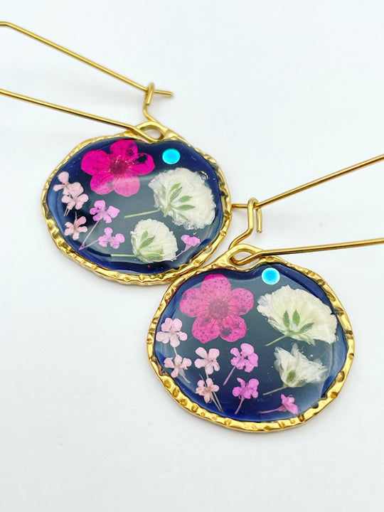 Black earrings with pink and white flowers