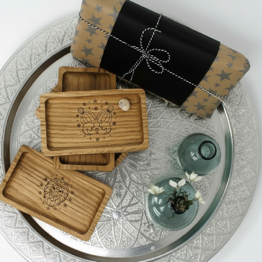 Small Solid Oak Tray with Star Sign Engraving