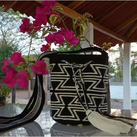 Traditional Handwoven Bags - Elegant Artisan Craftsmanship