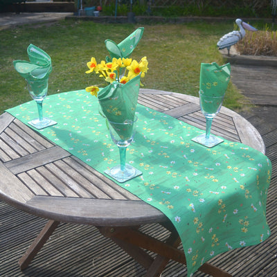 daffs outdoor table setting 2