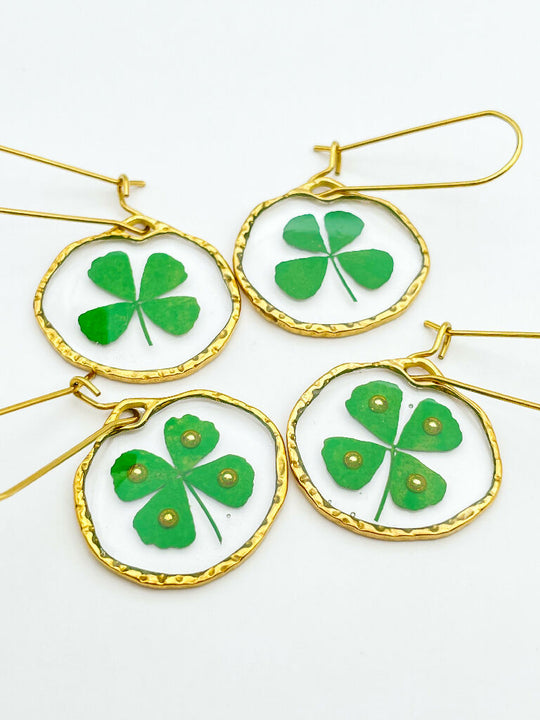 Good luck earrings with four-leaf clovers in small size