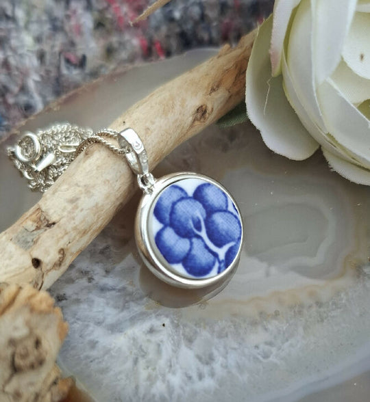 Tree of life and willow pattern pendant