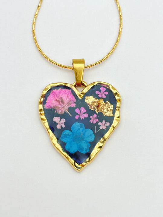 Gothic heart necklace with real flowers