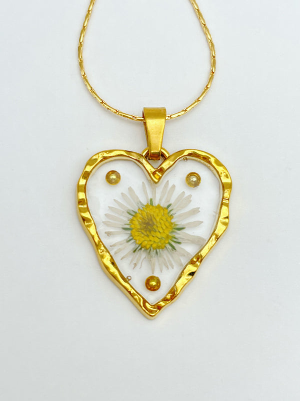 Heart pendant necklace with daisies and gold beads