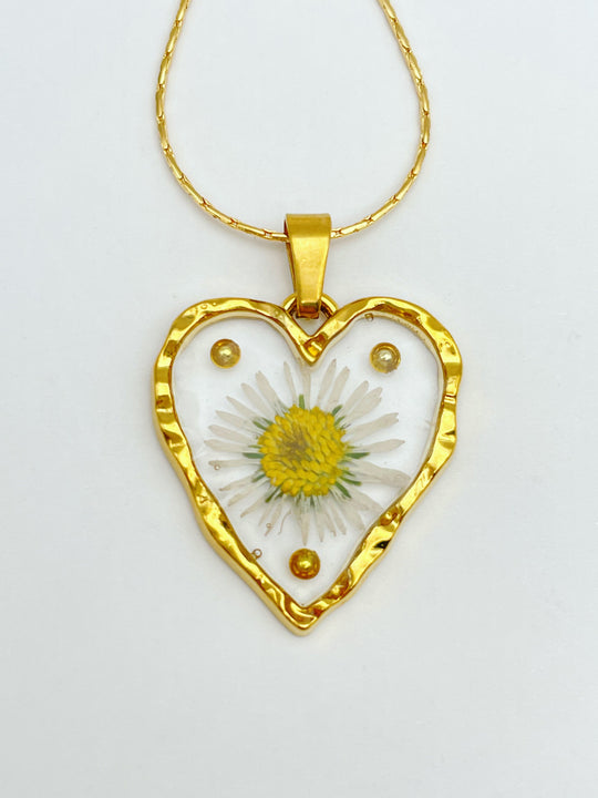 Heart necklace with daisy flowers and gold beads