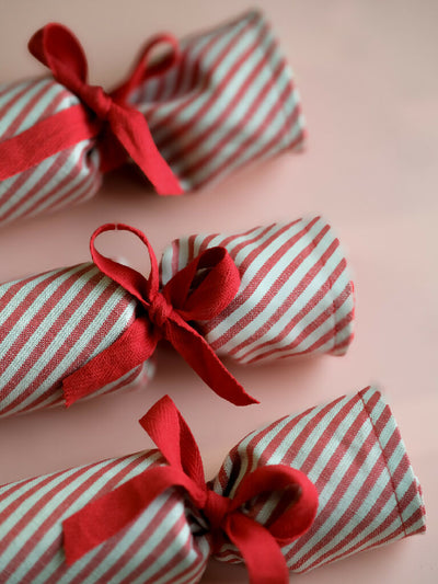 candy cane linen crackers-1