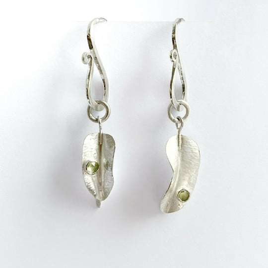 Leaf asymmetric drop earrings
