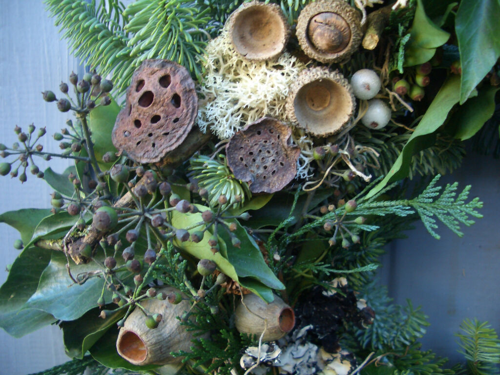 cl-fresh-winter-forest-christmas-wreath-3