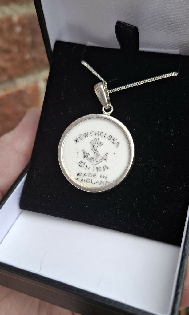 Daffodil broken china pendant