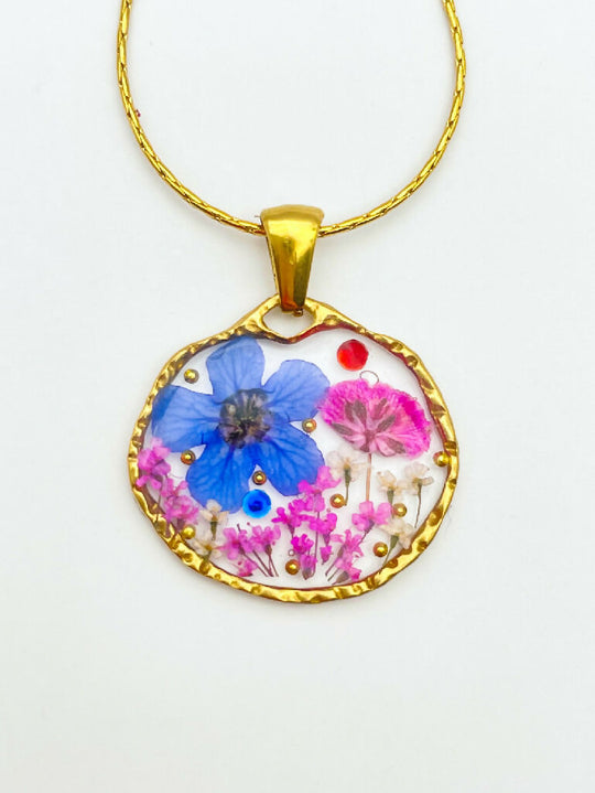 Pendant necklace with pink and blue flowers