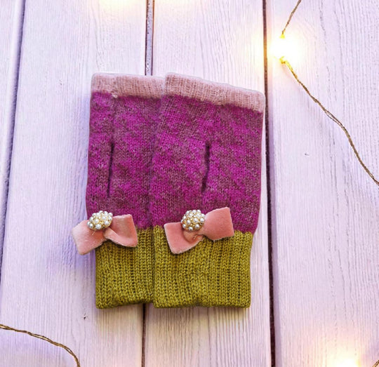 Vintage-inspired fingerless gloves