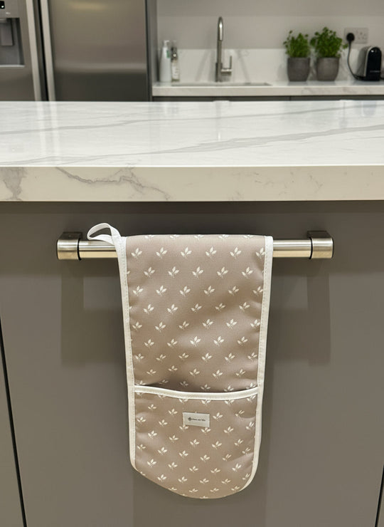 Leaf Design Oven Gloves